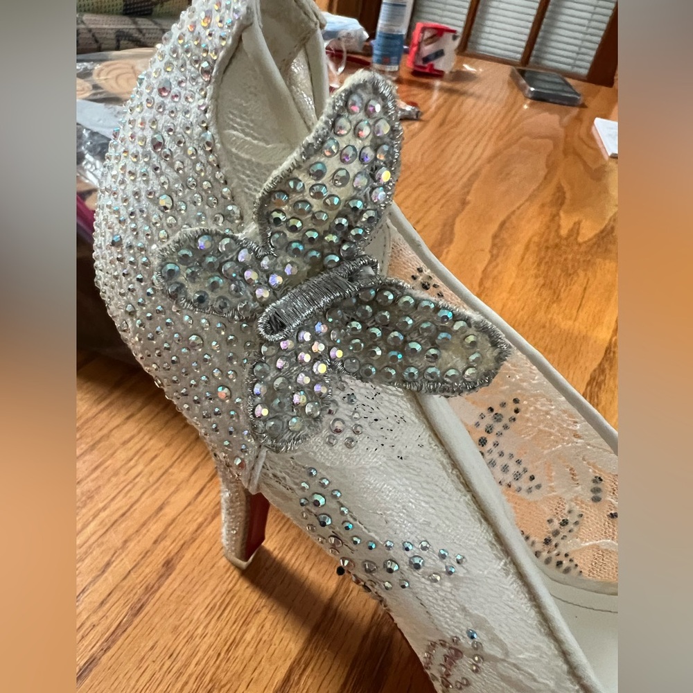 Little Boutique Silver Heels with Crystals and Butterfly Detail, NWOT, Size 9.5 - Picture 3 of 6